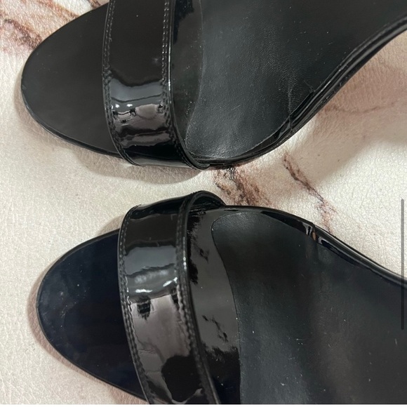 Authentic Manolo Blahnik Black Patent Strap Heeled Sandals Size 40 - Picture 7 of 11
